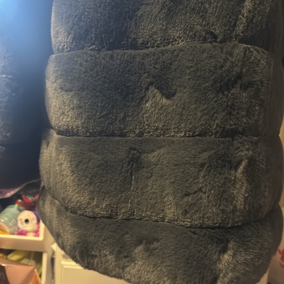 BCBG maxazria Luxurious Gray Teddy Jacket with Plush Fur and Large Collar - Picture 5 of 9